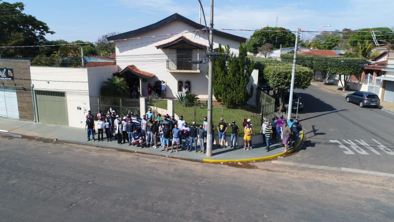 Foto 6 de 10 — Amigos fazem carreata para celebrar recuperação de empresário curado do coronavírus